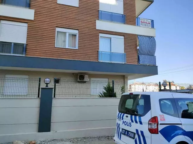 Pis kokular gelen daireye ceset bulmak için girdiler, gerçek başka çıktı