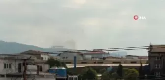 Fabrika bacasından dumanlar tedirgin etti