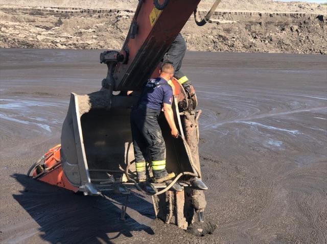 İş makinesi operatörü, kömür ocağında çamur altında kaldı! Arama çalışmaları saatlerdir sürüyor
