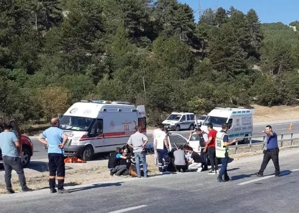 Otomobiliyle bariyerlere çarparak ölen genç kızın yeni nişanlanmış Otomobiliyle bariyerlere çarparak ölen genç kızın yeni nişanlanmış