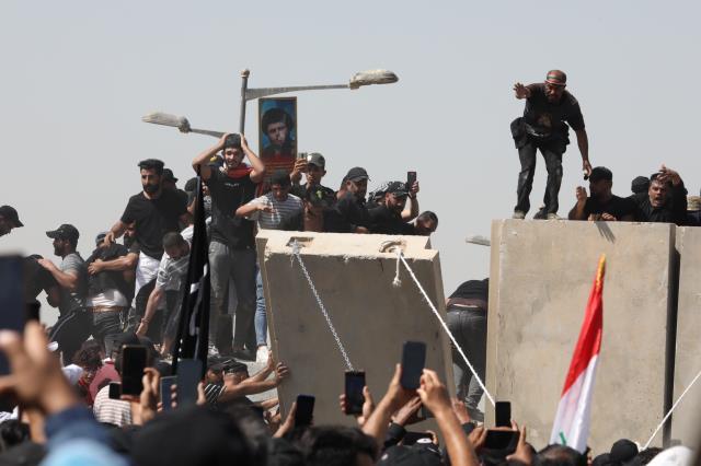 Son Dakika: Irak'ta Şii liderin destekçileri yine meclisi bastı