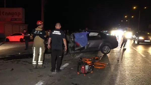 'U' dönüşü yapan tıra ortadan dalan otomobil, baba ve 13 yaşındaki oğluna mezar oldu 'U' dönüşü yapan tıra ortadan dalan otomobil, baba ve 13 yaşındaki oğluna mezar oldu