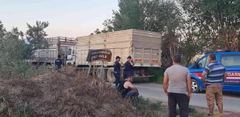 İzmir haberleri... İzmir'de iki kamyonun arasında sıkışan şahıs hayatını kaybetti