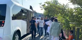 Sarıyer'de içi yolcu dolu minibüsle cip çarpıştı: 1'i çocuk 10 kişi yaralandı