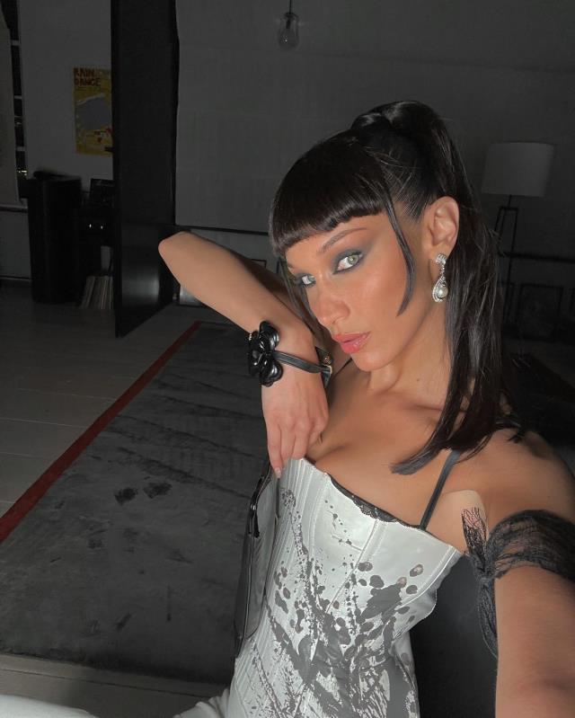 Victoria's Secret modelinden cüretkar pozlar