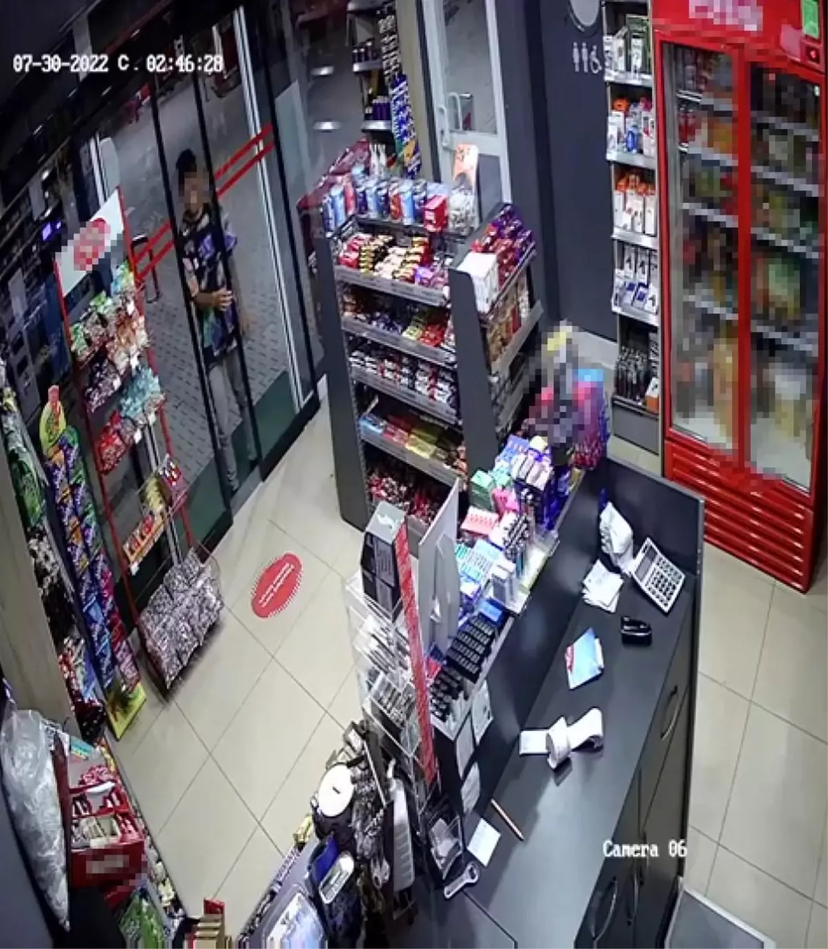 Market kasasındaki paraları böyle çaldı