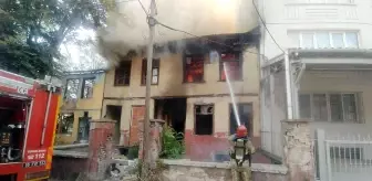 Bursa haber | Bursa'da iki katlı ahşap ev küle döndü