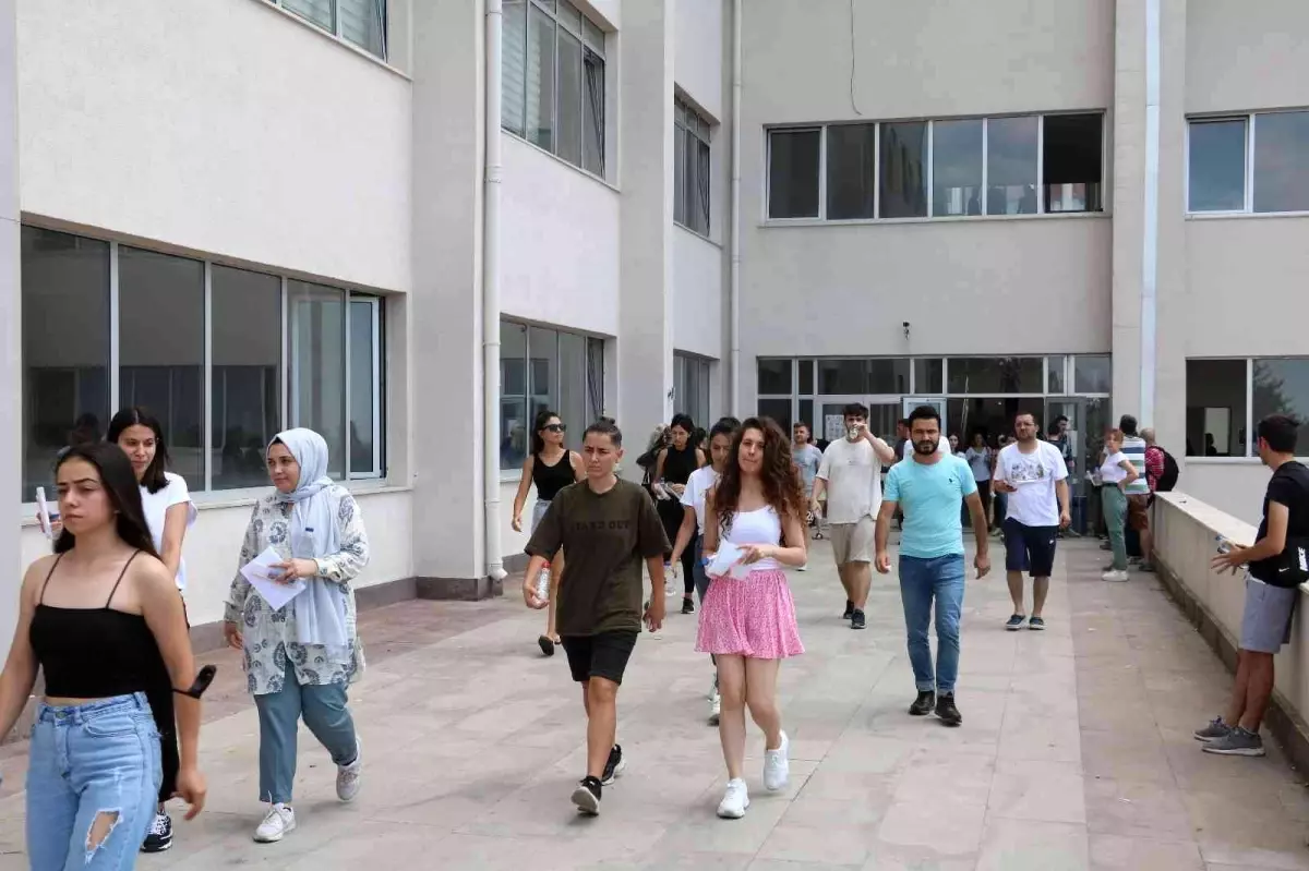 Edirne haberleri! Edirne'de bazı adaylar dakikalar kala sınava yetişti