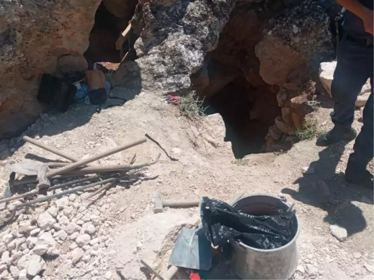 Elazığ haberi | Elazığ'da kaçak kazı yapan 3 kişiye suçüstü