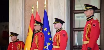 İspanya Başbakanı Sanchez, Arnavutluk Başbakanı Rama tarafından resmi törenle karşılandı