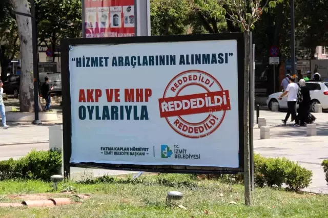 İzmit'te pankart tartışması