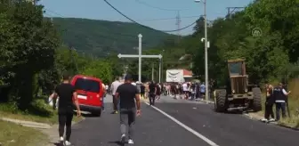 Kosova'da Jarinje sınır kapısına giden Rudare yolunda barikatlar kaldırıldı
