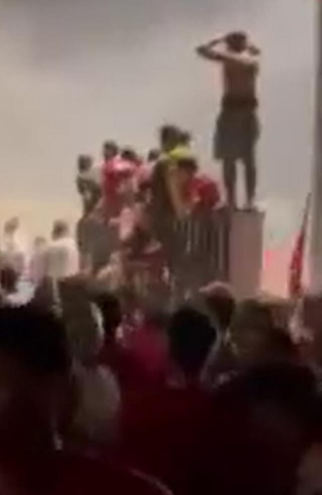 Libya'daki şampiyonluk kutlamalarında can pazarı! Tribün çöktü, çok sayıda yaralı var