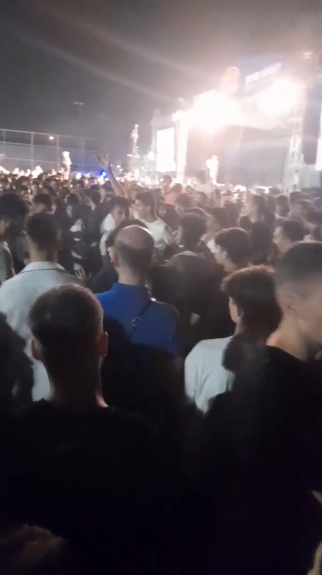 Sefo konserinde yumruklar havada uçuştu