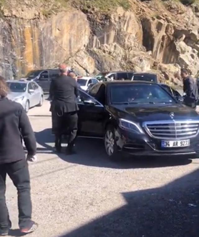 İmamoğlu restorana araç konvoyuyla gitti! Kapı açma detayı dikkat çekti İmamoğlu restorana araç konvoyuyla gitti! Kapı açma detayı dikkat çekti