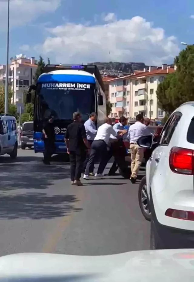 Muharrem İnce otobüsten inip araba itti