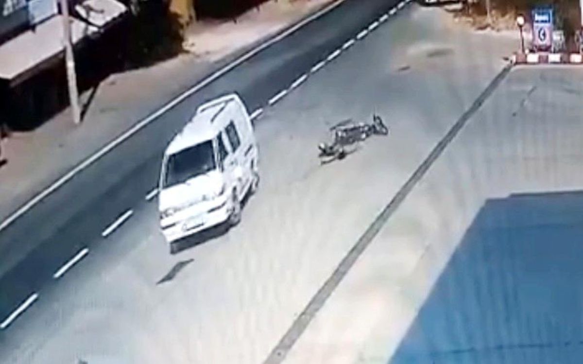 Son dakika haberi: Mersinde feci kaza: Aniden yola çıkan kamyonete motosiklet böyle çarptı