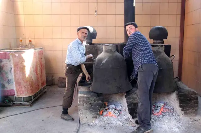 Pandemiyle birlikte altın gibi değerlendi! Litresi 3.500 TL'ye satılan kekik yağında siparişlere yetişemiyor