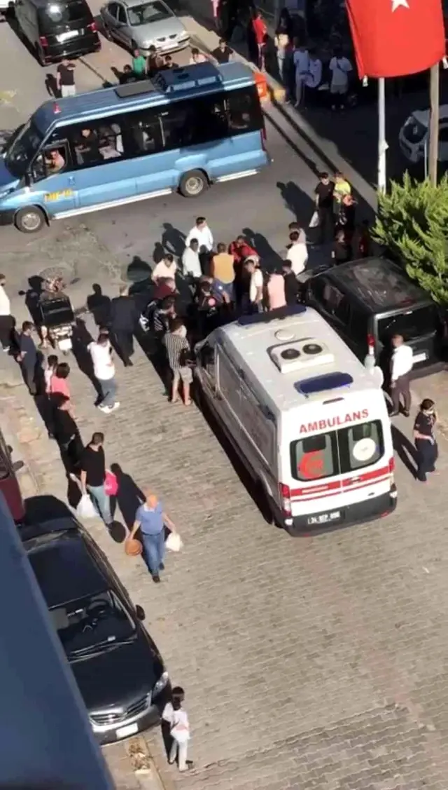 Sinir krizi geçiren Nijeryalı, Esenyurt'u birbirine kattı! Yalın ayak gezip, otomobilin tavanını patlattı