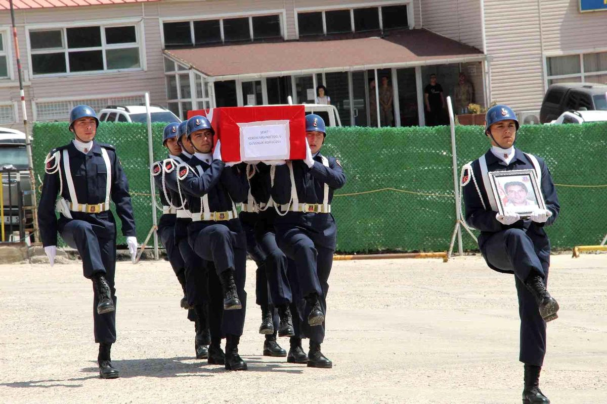 Son dakika haber | Şırnaklı şehit törenle uğurlandı