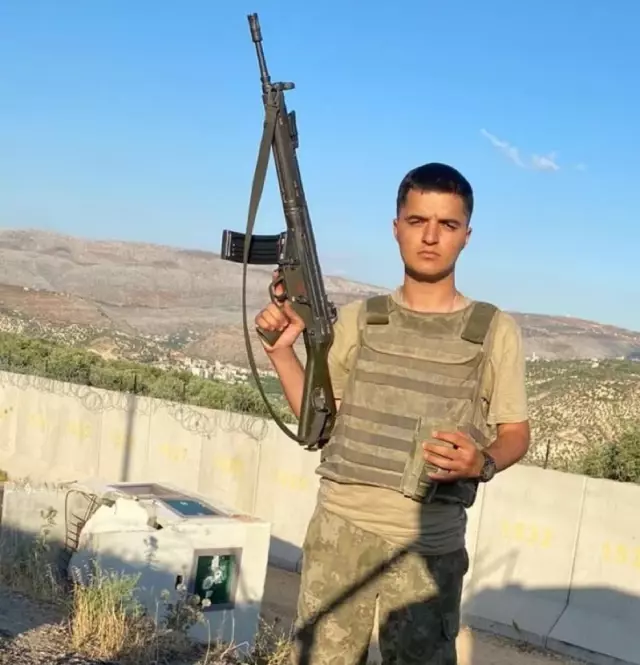 Bu acının tarifi yok! Şehit askerden geriye annesinin eline kına yaktığı görüntü kaldı