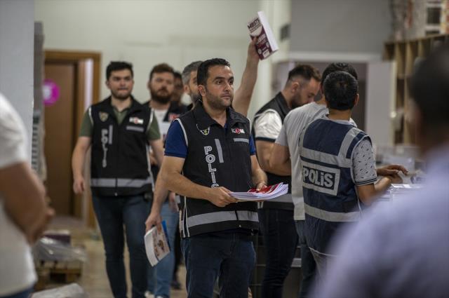 Ankara Emniyeti'nin Yediiklim Yayınevi'ne düzenlediği operasyondan ilk görüntüler Ankara Emniyeti'nin Yediiklim Yayınevi'ne düzenlediği operasyondan ilk görüntüler