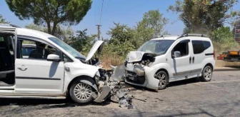 Son dakika haberi | İzmir'de hafif ticari araçlar çarpıştı: 10 yaralı