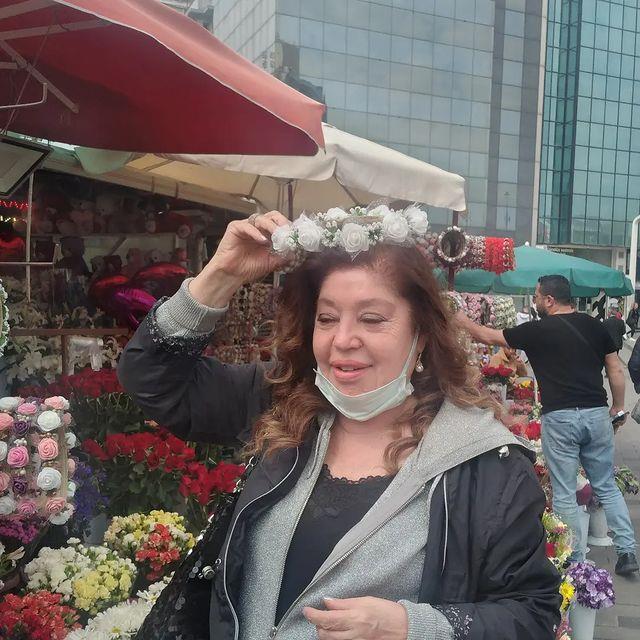 Köşeyi Dönen Adam'ın işveli güzeli Meral Orhonsay bakın şimdi ne halde! Değişmeyen tek şey bakışı