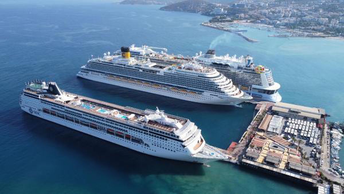 Aydın haber | Kuşadası'na 1 günde 3 kruvaziyerle 8 bin 270 turist geldi