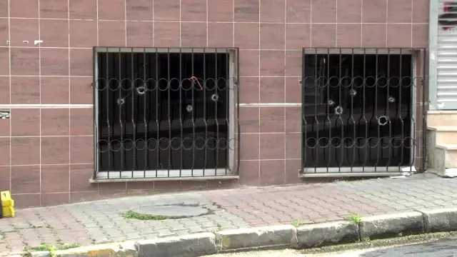 Sultangazi'de uzun namlulu silahlarla kahvehaneyi taradılar: 2 yaralı