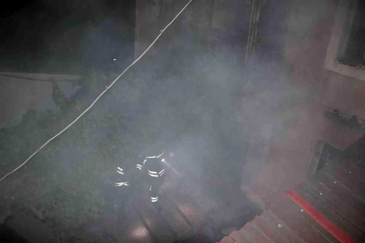 Son dakika haber: Bolu'da, 2 katlı tarihi ahşap ev yangında hasar gördü