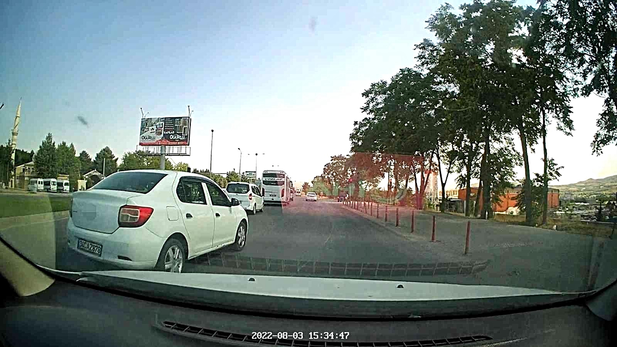 Elazığ haberleri! Elazığ'da makas atarak ilerledi, trafiği tehlikeye soktu