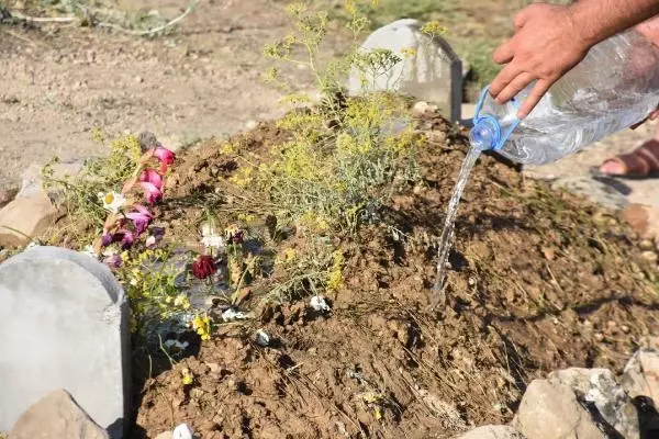 Akıma kapılıp ölen Taha'nın annesinin sözleri yürek yaktı: Doğum günü hediyesi olarak üstüne toprak attım