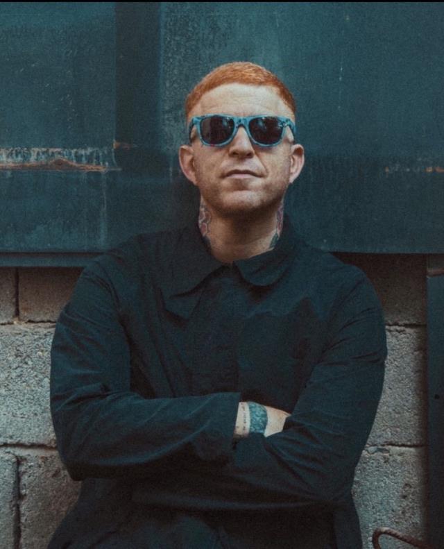 Gökhan Özoğuz'dan garsonun başında içki döken Demet Akalın'a tepki: Tıynetsiz ve seviyesiz