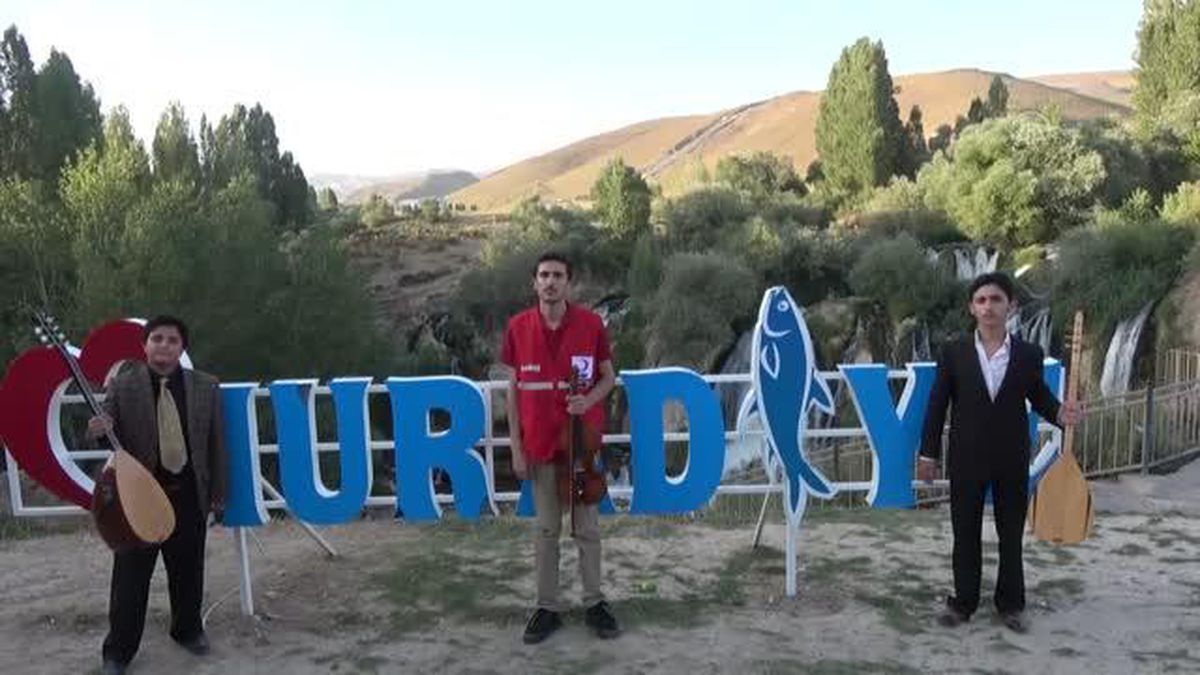 Van gündem: Muradiye'de Kızılay gönüllülerine müzik eğitimi veriliyor
