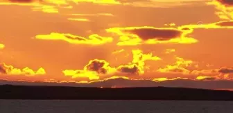 (DRON) REYKJAVIK - İzlanda'nın güneybatısında yanardağ patladı (3)
