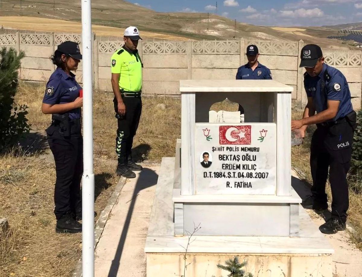 Şehit Polis Memuru Erdem Kılıç'ı meslektaşları unutmadı