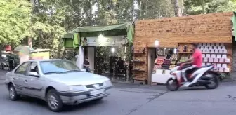 Tahran'ın yanı başındaki vadi köyü Dereke sıcaktan kaçanların sığınağı oluyor