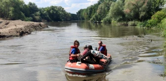 Tunca Nehri'nde mahsur kalan 2 kişiyi AFAD bot ile kurtardı