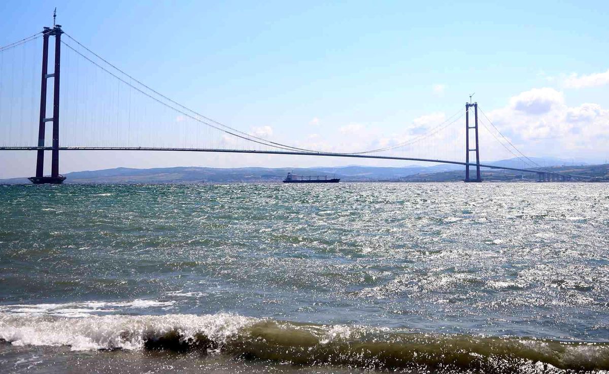 Çanakkale haber... Ukrayna'dan yola çıkan Kuru yük gemisi 'Razoni' Çanakkale Boğazı'ndan geçti