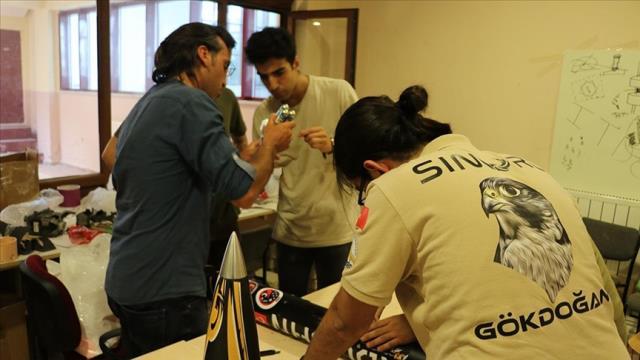 Üniversite öğrencileri roket tasarladı: SİHA ve İHA'ları yapan Selçuk Bayraktar'ı örnek alıyoruz