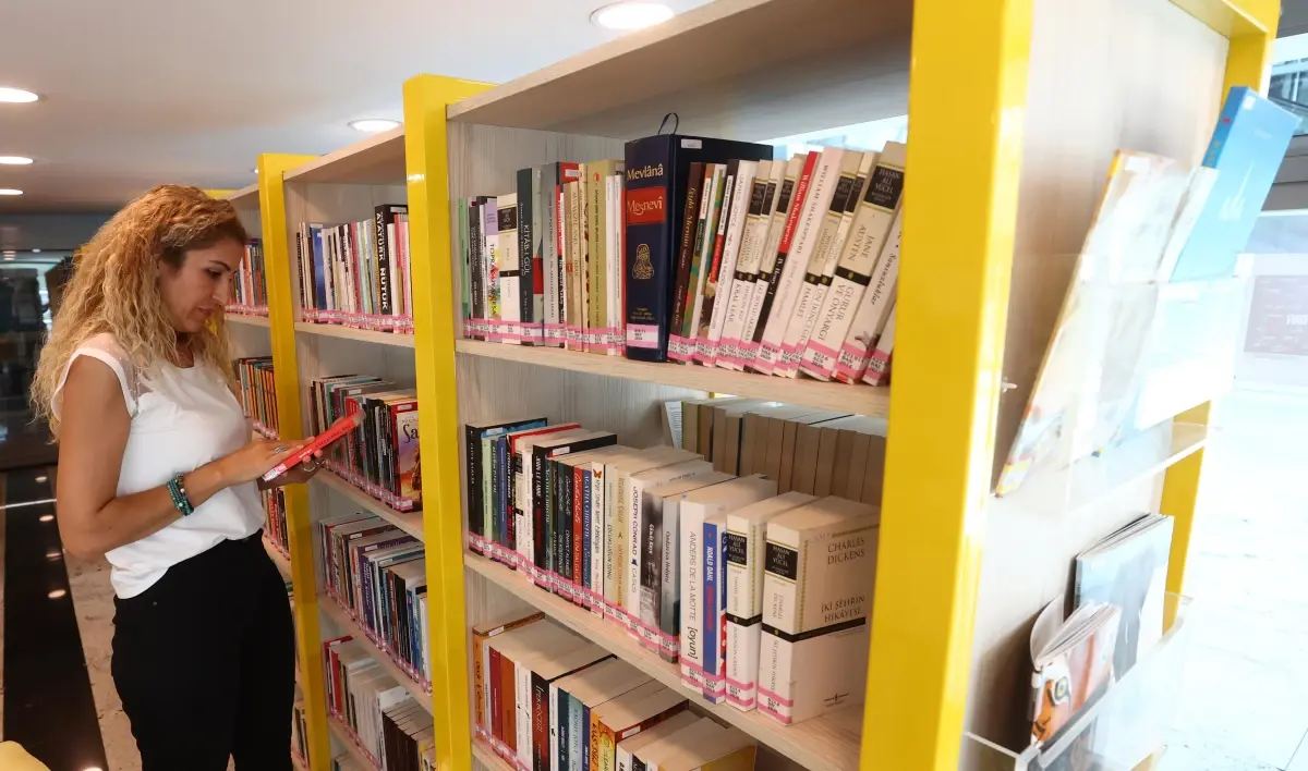 YHT Garı'nda kütüphane açıldı