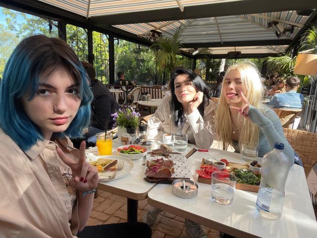 Aleyna Tilki'nin annesi Havva Öztel, 'Kızını itin önüne atıyorsun' diyen kadın takipçisi öfke kustu: Haddini bildiririm