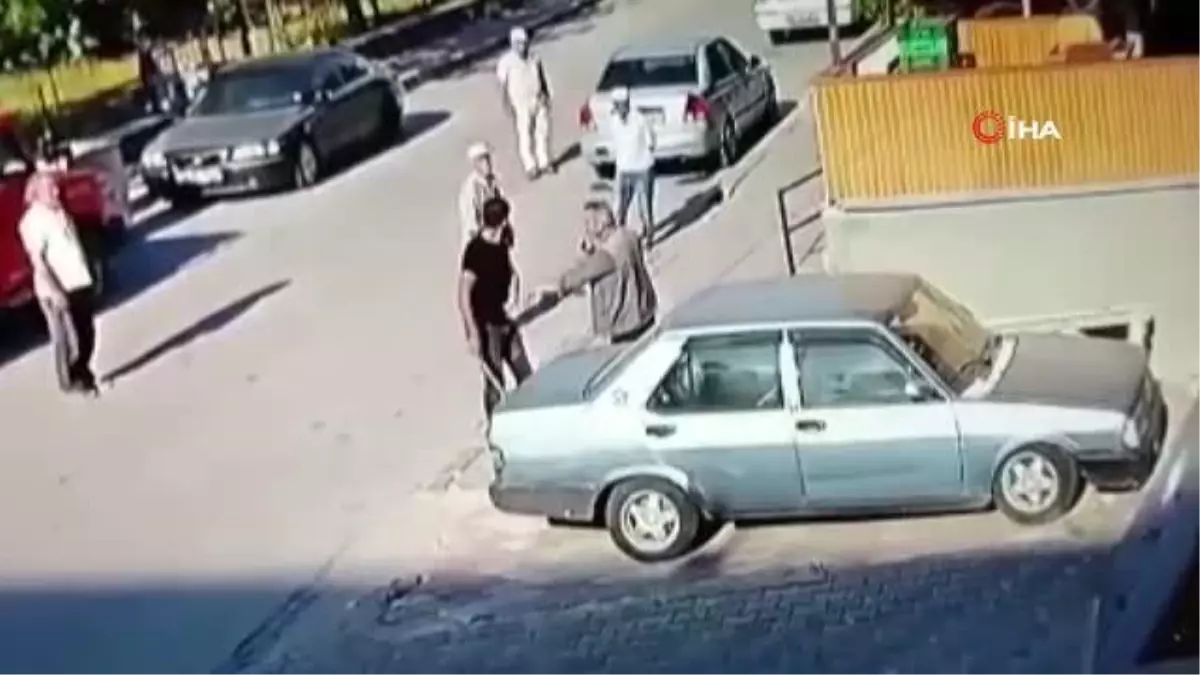 Döner bıçaklı maganda sokak ortasında terör estirdi