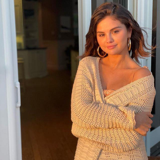Güzeller güzeli şarkıcı Selena Gomez aldığı kilolarla eleştirilerin hedefi oldu Güzeller güzeli şarkıcı Selena Gomez aldığı kilolarla eleştirilerin hedefi oldu