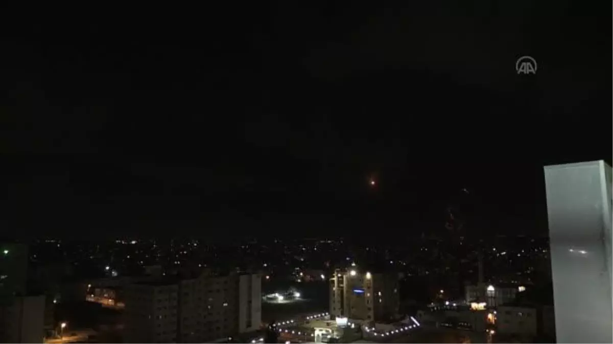 İsrail'in hava saldırılarına karşılık Gazze'den roketler atıldı (7)