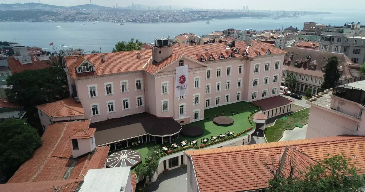 İstanbul Kent Üniversitesi Bölümleri