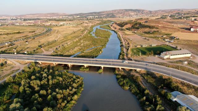 Kızılırmak'ta yaşanan toplu balık ölümlerinin nedeni belli oldu: Kavurucu sıcaklar ve kuraklık, sudaki oksijen seviyesini azalttı