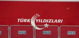 Türk Yıldızları gösteri uçuşu yaptı