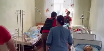 Ukrayna'da yoğun çatışmaların yaşandığı bölgelerdeki hastalar tahliye ediliyor